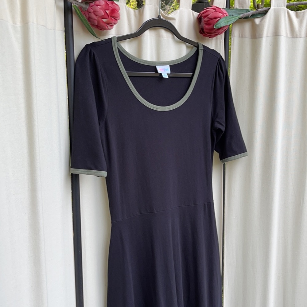 ❗️SOLD❗️EUC- LULAROE BLACK W/GREEN TRIM FLARED MAXI DRESS - Picture 6 of 14